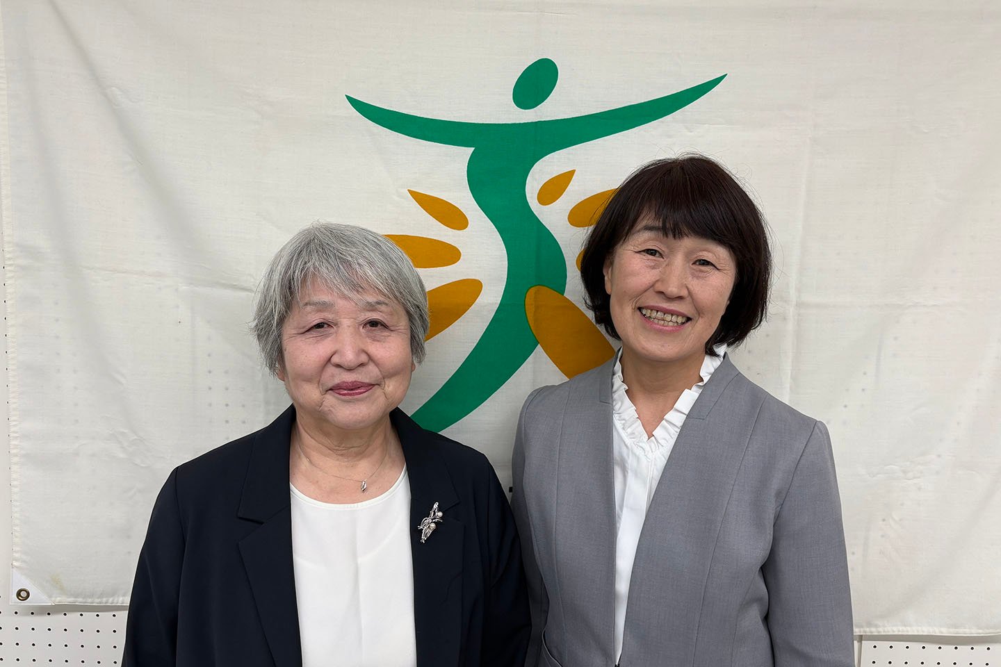（左）関きよ子部長、（右）桜沢いづみ副部長